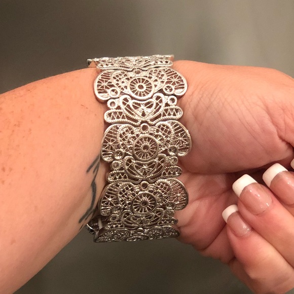 NWT Ornate cuff - Picture 3 of 6